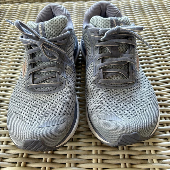 Brooks Women’s Adrenaline GTS XX running shoes. - Picture 2 of 6